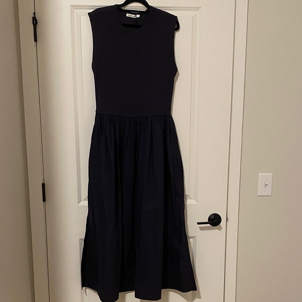 Elegant Navy Sleeveless Dress - Picture 2 of 15
